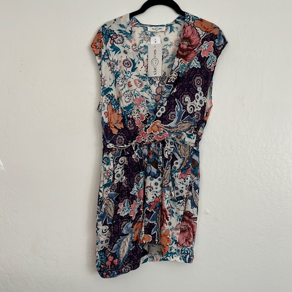 Three Days Floral top size small